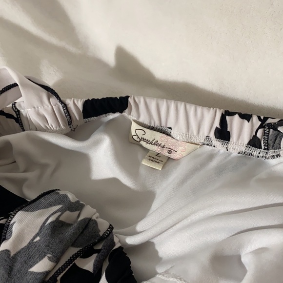 Women’s Floral Black and White Pleated Dress 👗 Large - Picture 6 of 8